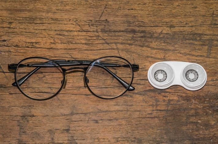 Contact Lenses vs Glasses Contact Lenses vs Glasses